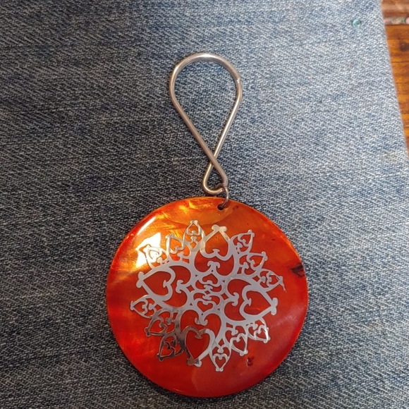 Silver Accented Shell Keychains. - Picture 5 of 7